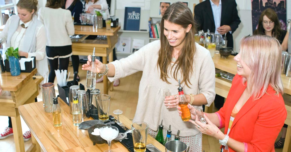 Mobile cocktail making classes by Mixology Events